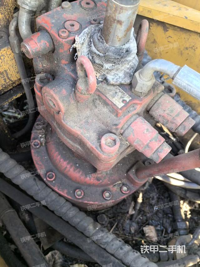 回轉(zhuǎn)馬達(dá)和主控閥(整機(jī)外觀) 回轉(zhuǎn)馬達(dá)和主控閥(整機(jī)外觀)