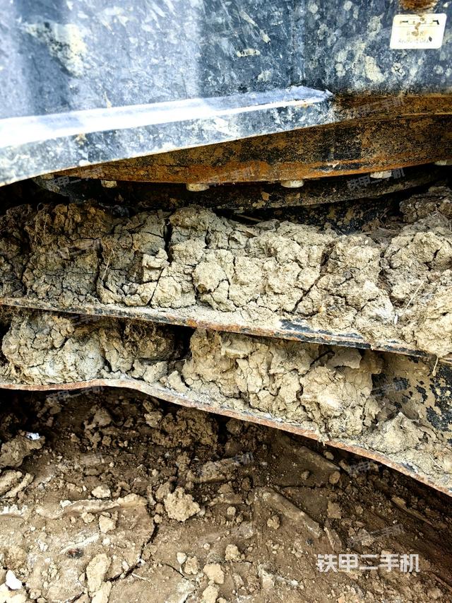 轉(zhuǎn)盤和下車架正前（工作和回轉(zhuǎn)裝置）