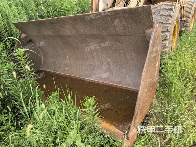 鏟斗油缸側(cè)面（工作裝置）