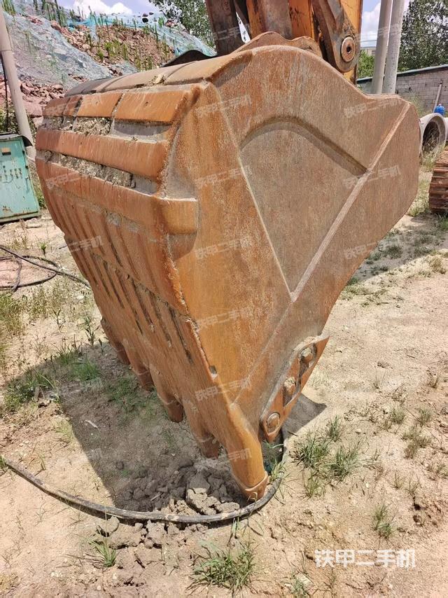 小臂整体左后(工作和回转装置) 小臂整体左后(工作和回转装置)
