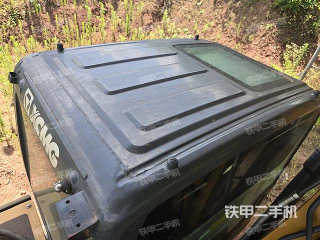 驾驶室顶部（整机外观）