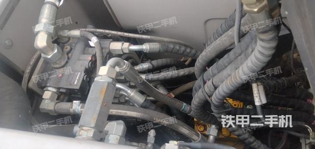 回转马达和主控阀（整机外观）