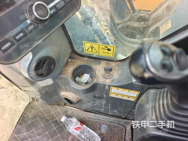 显示屏 (驾驶室部分) 显示屏 (驾驶室部分)