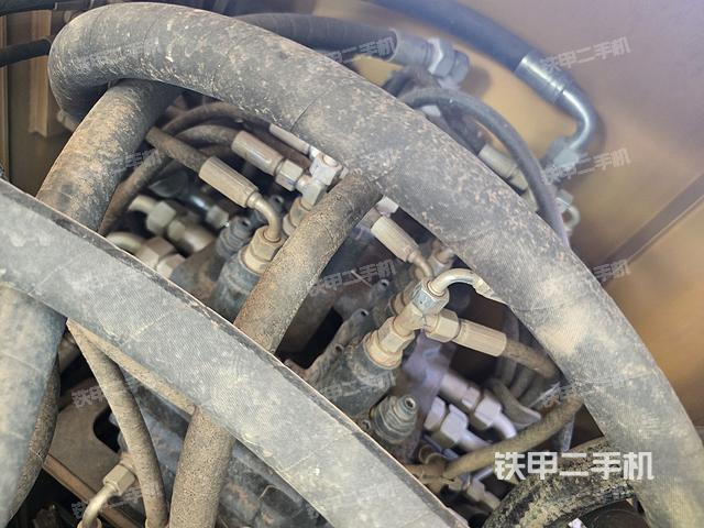 回转马达和主控阀（整机外观）