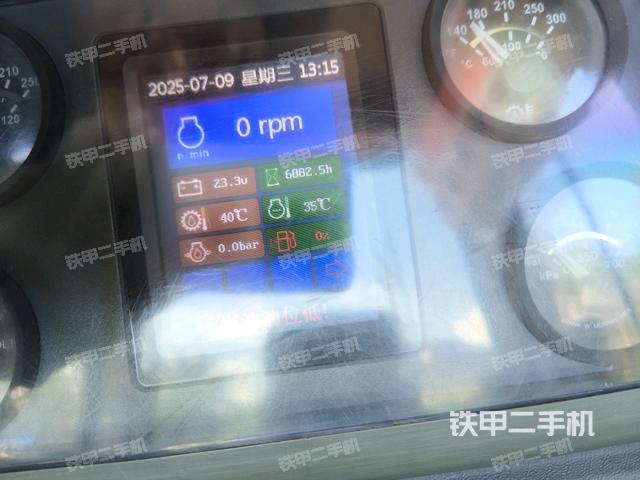 驾驶室左侧全景照(推土机驾驶室) 驾驶室左侧全景照(推土机驾驶室)