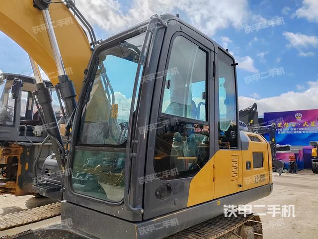 驾驶室整体(整机外观) 驾驶室整体(整机外观)