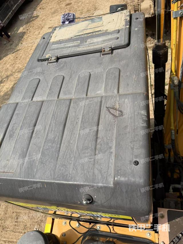 駕駛室頂部（整機(jī)外觀）