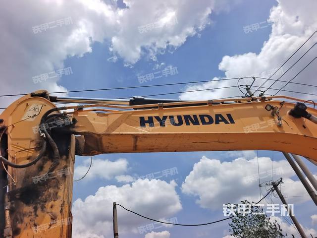 大臂油缸整体 竖拍(工作和回转装置) 大臂油缸整体 竖拍(工作和回转装置)