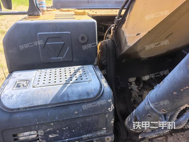 大臂根部?斜視(工作和回轉(zhuǎn)裝置) 大臂根部?斜視(工作和回轉(zhuǎn)裝置)