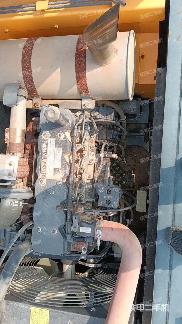 发动机整体俯视(整机外观) 发动机整体俯视(整机外观)