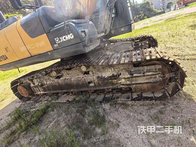 右側(cè)履帶整體(行走機構(gòu)) 右側(cè)履帶整體(行走機構(gòu))