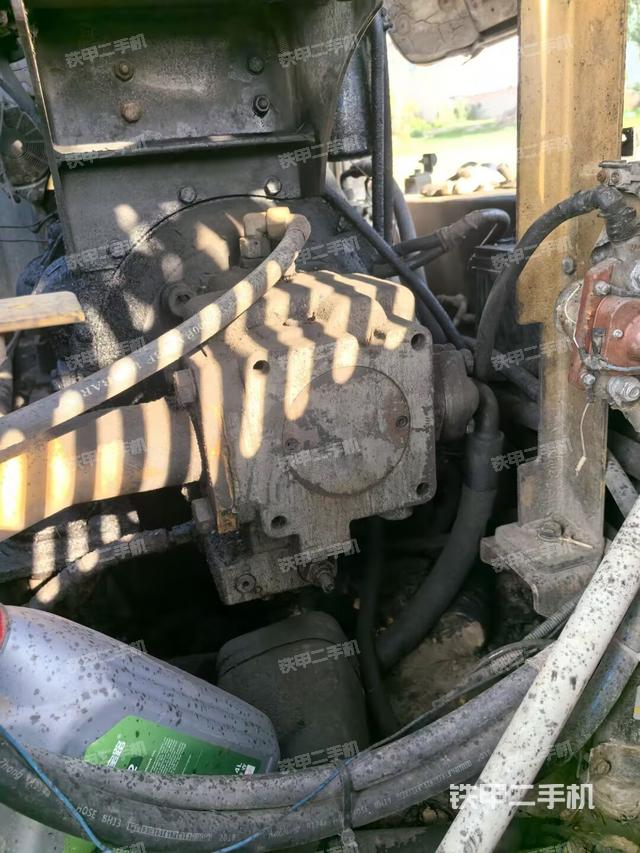 液壓泵艙室正面整體(整機(jī)外觀) 液壓泵艙室正面整體(整機(jī)外觀)