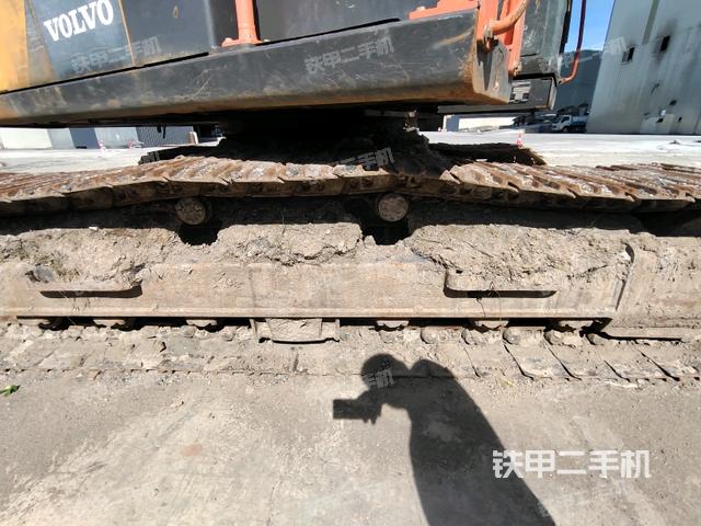 右侧履带整体(行走机构) 右侧履带整体(行走机构)