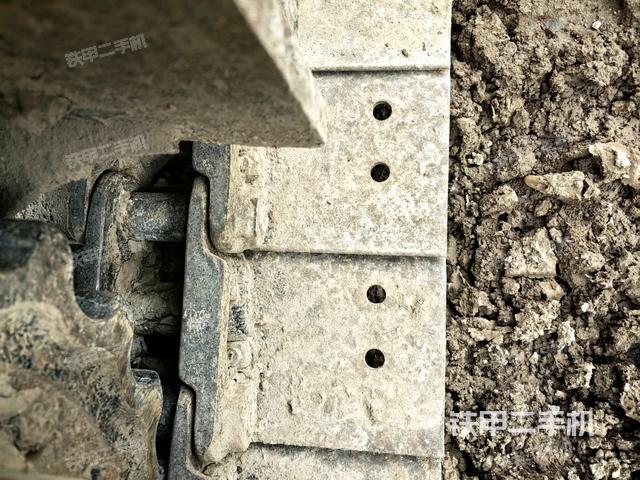 右驅(qū)動輪（行走機(jī)構(gòu)）