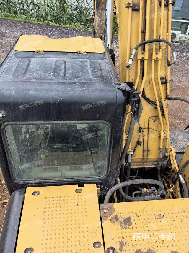 驾驶室顶部（整机外观）