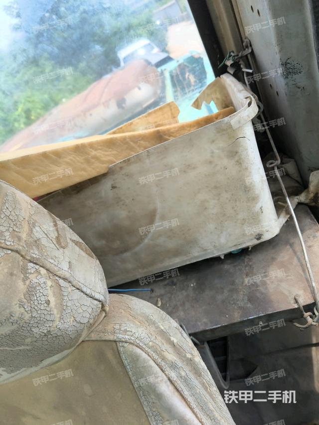 后窗玻璃角標(駕駛室部分) 后窗玻璃角標(駕駛室部分)