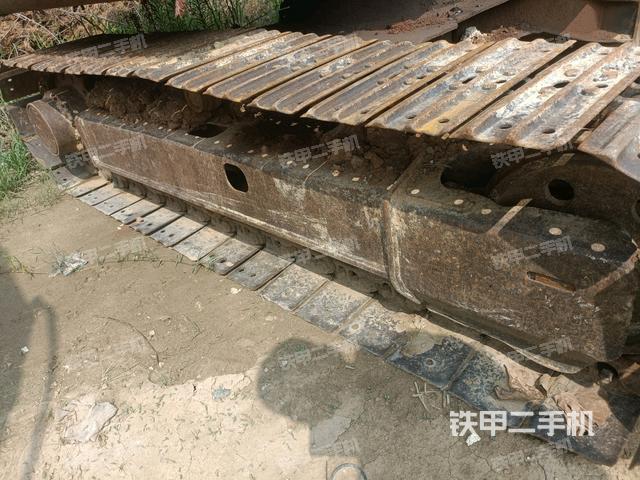 单侧履带整体(整机外观) 单侧履带整体(整机外观)