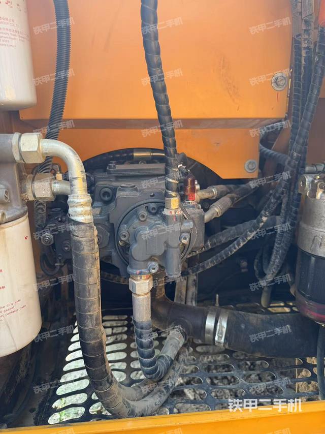 液壓泵艙室正面整體（整機(jī)外觀）