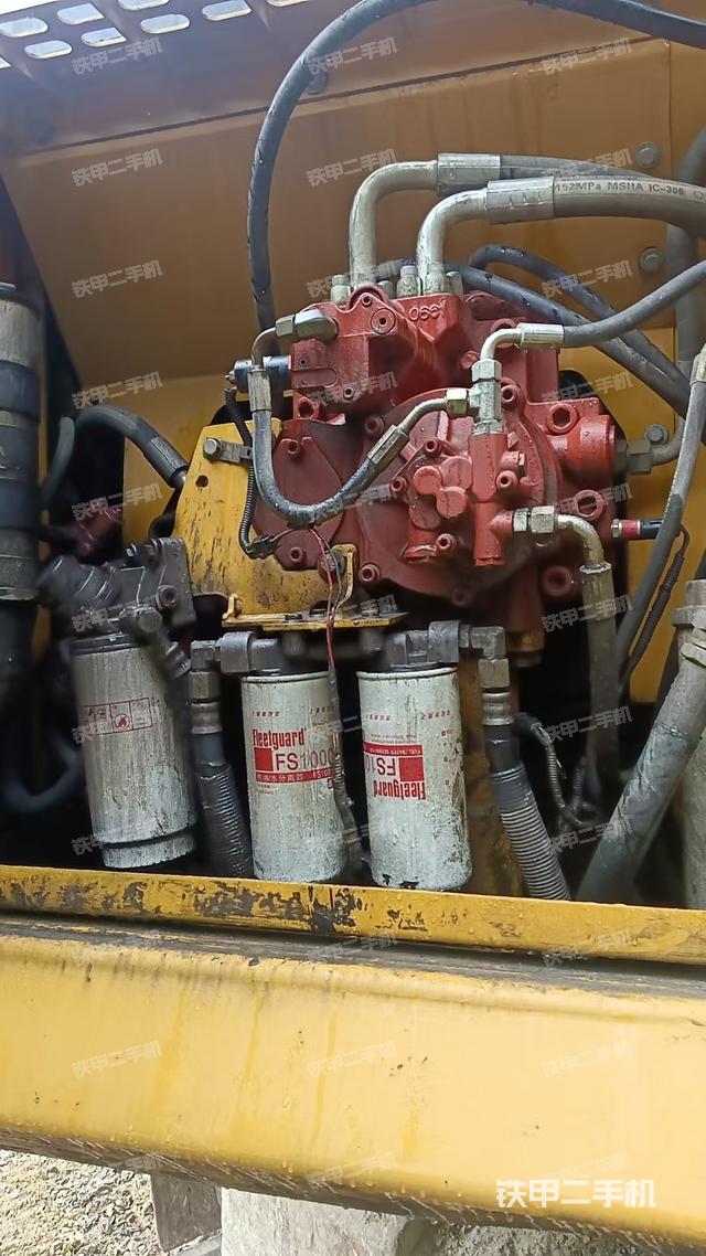 液壓泵艙室正面整體(整機(jī)外觀(guān)) 液壓泵艙室正面整體(整機(jī)外觀(guān))