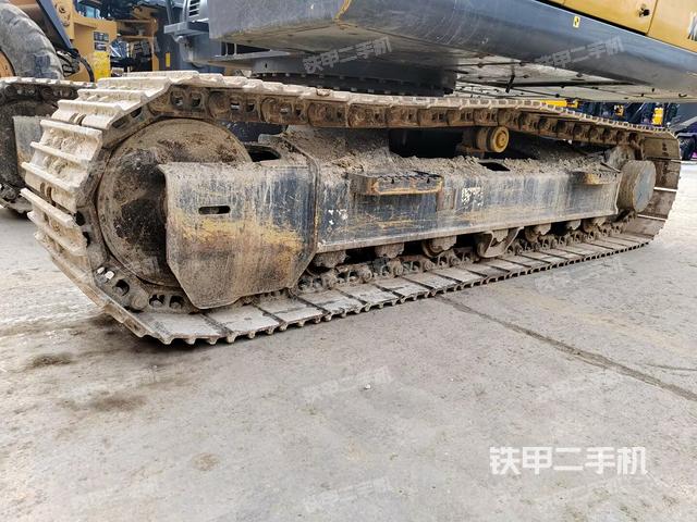 单侧履带整体(整机外观) 单侧履带整体(整机外观)