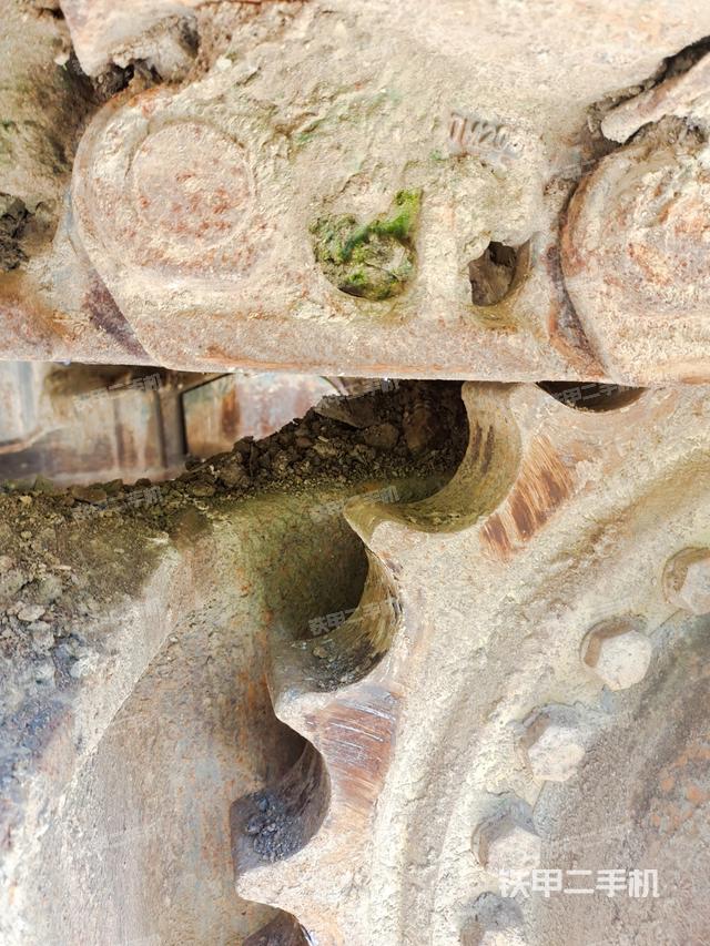 单侧履带整体(整机外观) 单侧履带整体(整机外观)