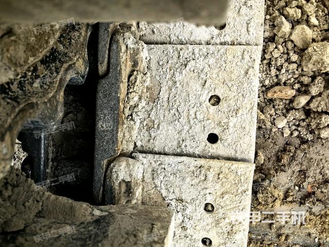 左驅(qū)動輪（行走機(jī)構(gòu)）