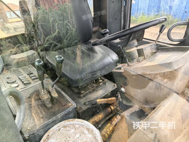 駕駛室正側(cè)（駕駛室部分）