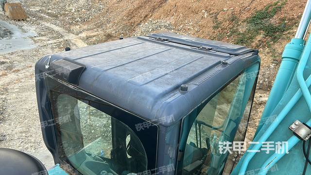 驾驶室顶部（整机外观）