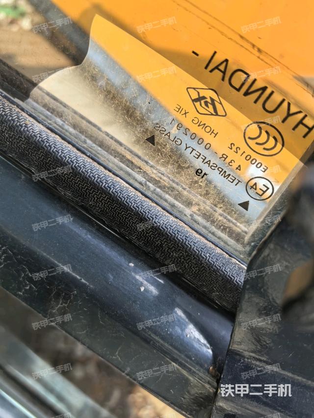 后窗玻璃角标(驾驶室部分) 后窗玻璃角标(驾驶室部分)