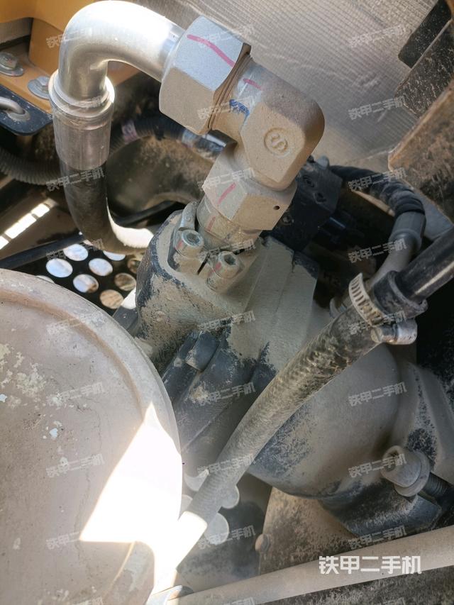 液壓泵艙室正面整體（整機(jī)外觀）