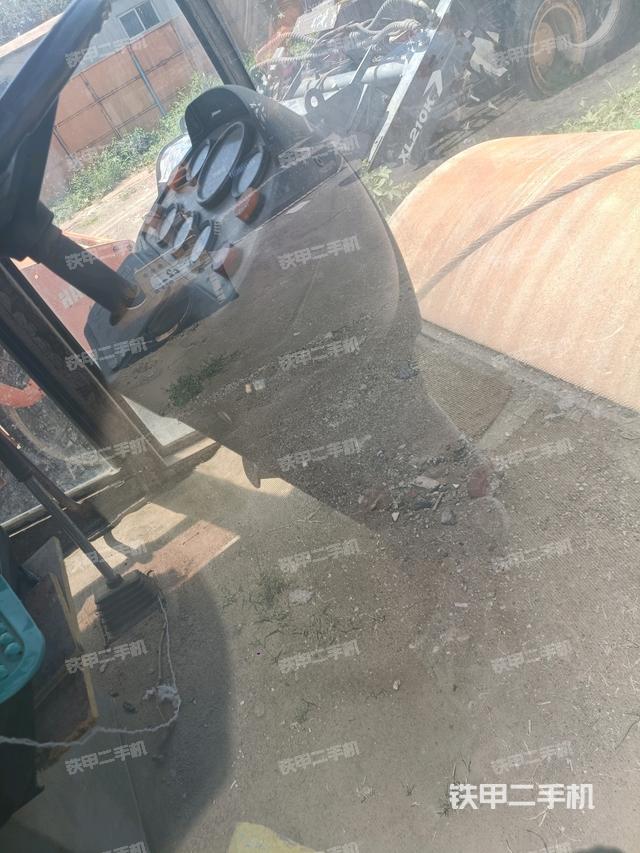 驾驶室操作台(设备外观及核心部件) 驾驶室操作台(设备外观及核心部件)