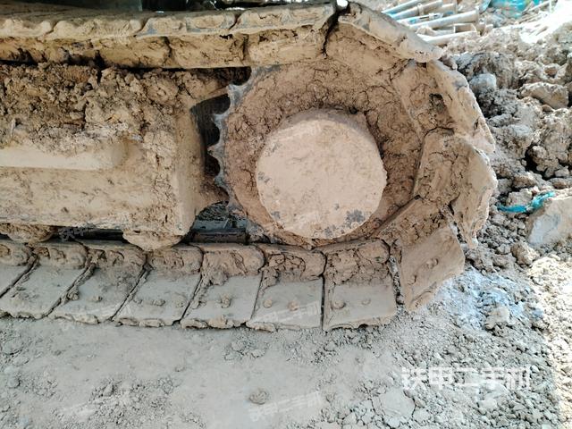 右驅(qū)動輪（行走機(jī)構(gòu)）