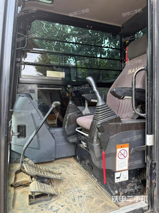 駕駛室整體（整機(jī)外觀）