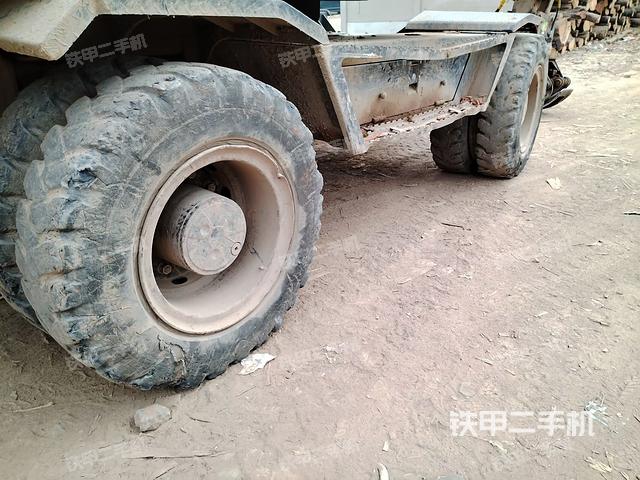 左側(cè)履帶整體?(行走機(jī)構(gòu)) 左側(cè)履帶整體?(行走機(jī)構(gòu))