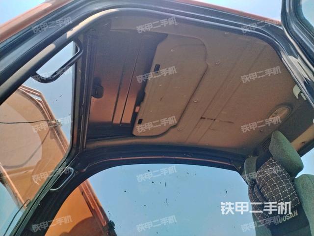 后窗玻璃角标(驾驶室部分) 后窗玻璃角标(驾驶室部分)