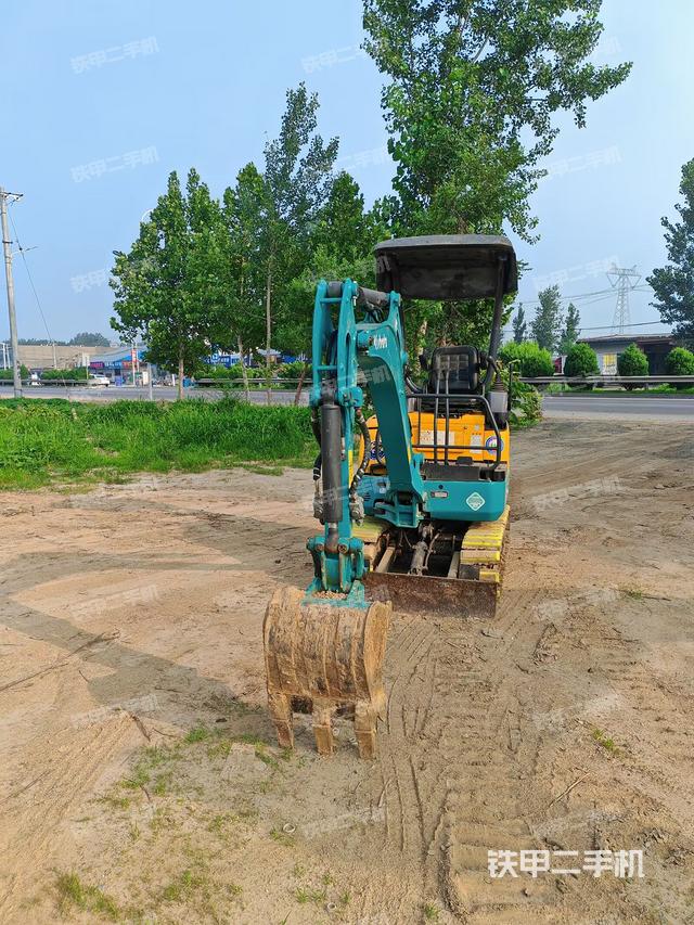 駕駛室整體(整機(jī)外觀) 駕駛室整體(整機(jī)外觀)