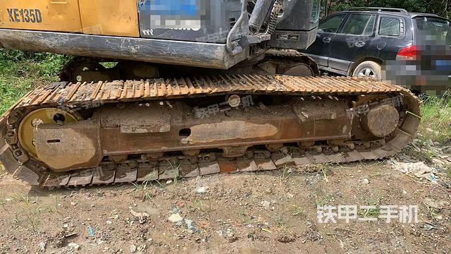 单侧履带整体(整机外观) 单侧履带整体(整机外观)