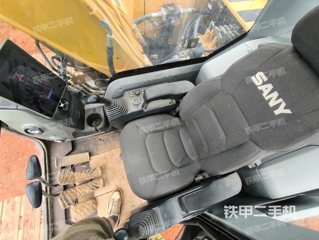 駕駛室整體(整機外觀) 駕駛室整體(整機外觀)
