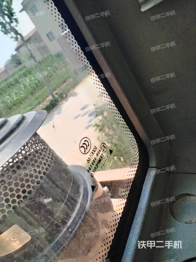 后窗玻璃角标(驾驶室部分) 后窗玻璃角标(驾驶室部分)