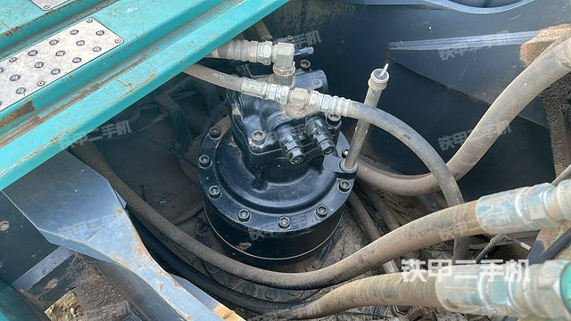 回转马达和主控阀（整机外观）