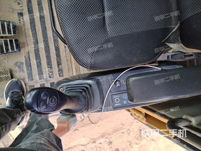 座椅左側(cè)控制臺/音響/含左手柄（駕駛室部分）