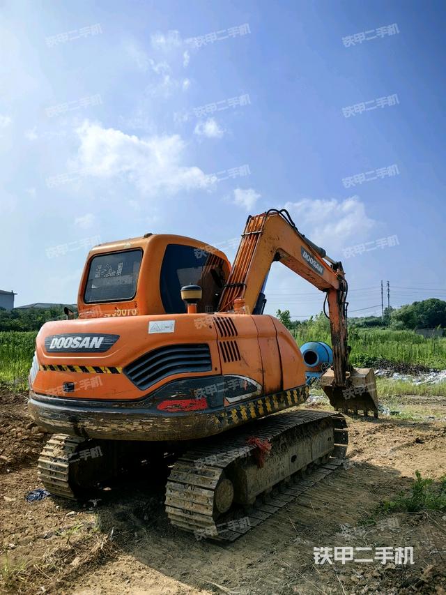 右后45(整機(jī)外觀) 右后45(整機(jī)外觀)