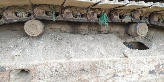 单侧履带整体(整机外观) 单侧履带整体(整机外观)