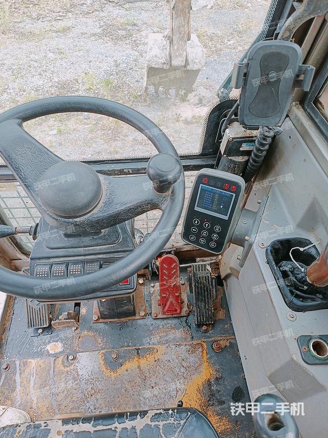 驾驶室整体（整机外观）