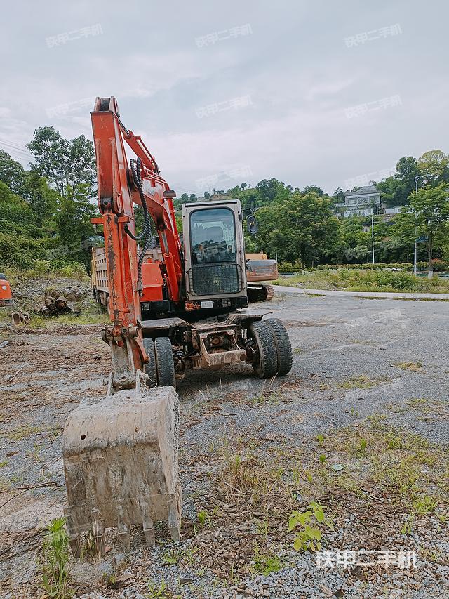 驾驶室顶部（整机外观）