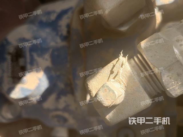 液压泵舱室正面整体（整机外观）