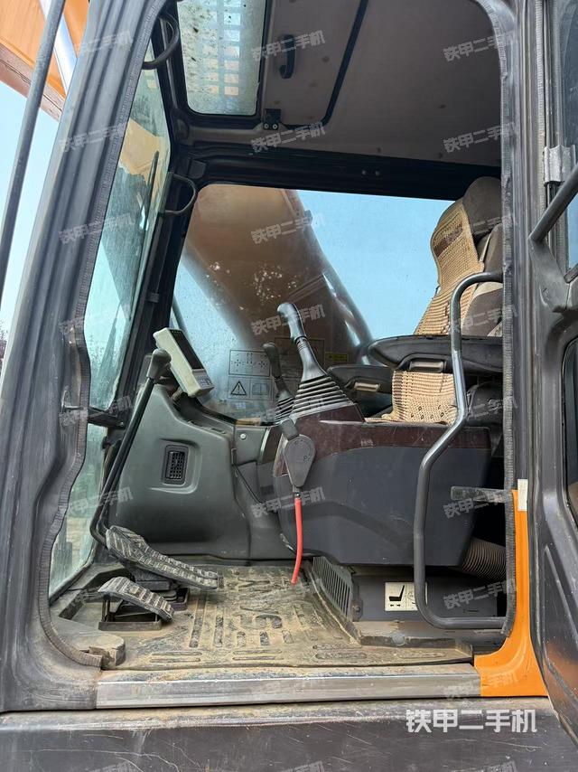 驾驶室整体（整机外观）