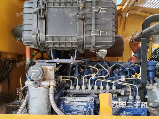 发动机右侧（整机外观及大件）