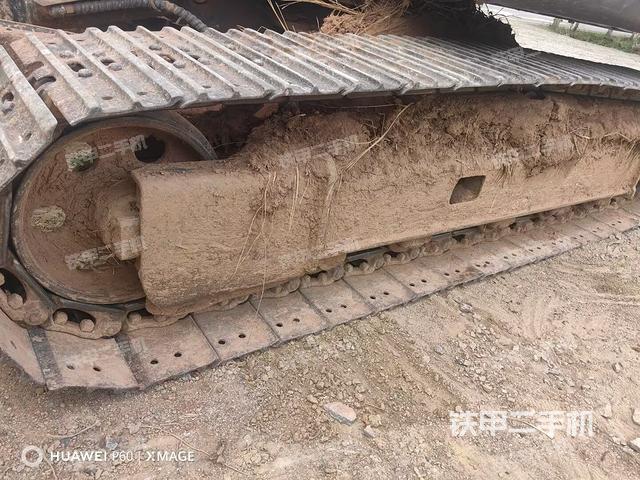 單側(cè)履帶整體(整機(jī)外觀) 單側(cè)履帶整體(整機(jī)外觀)