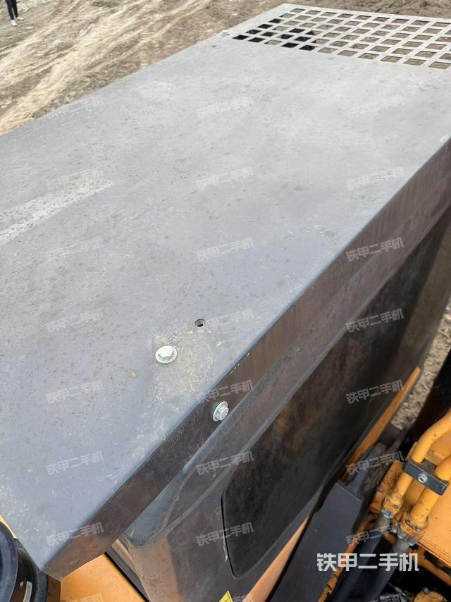 驾驶室顶部（整机外观）